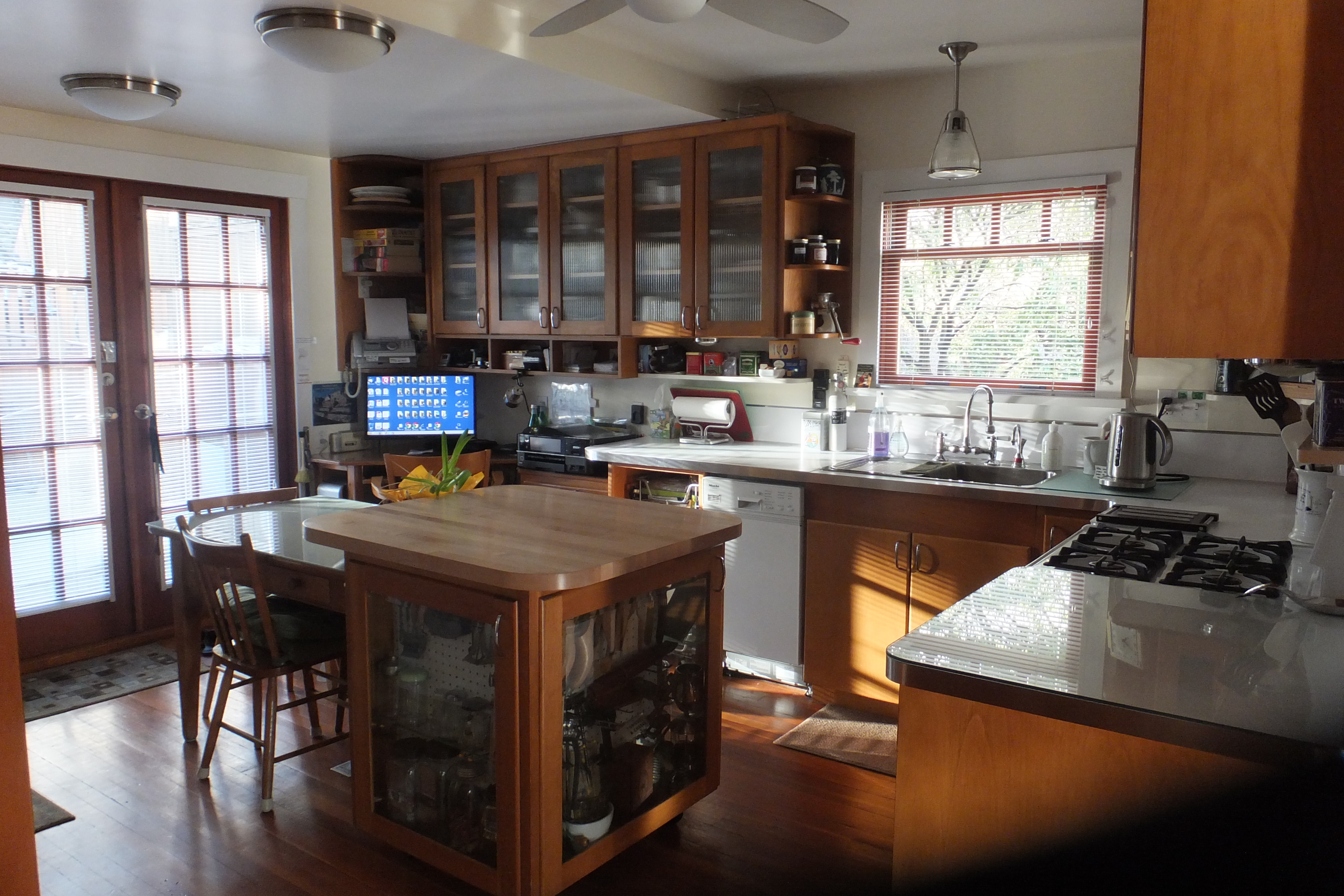 Kitchen_Sue's Guest Cottage